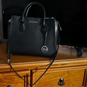 Good condition MK Sheila Satchel